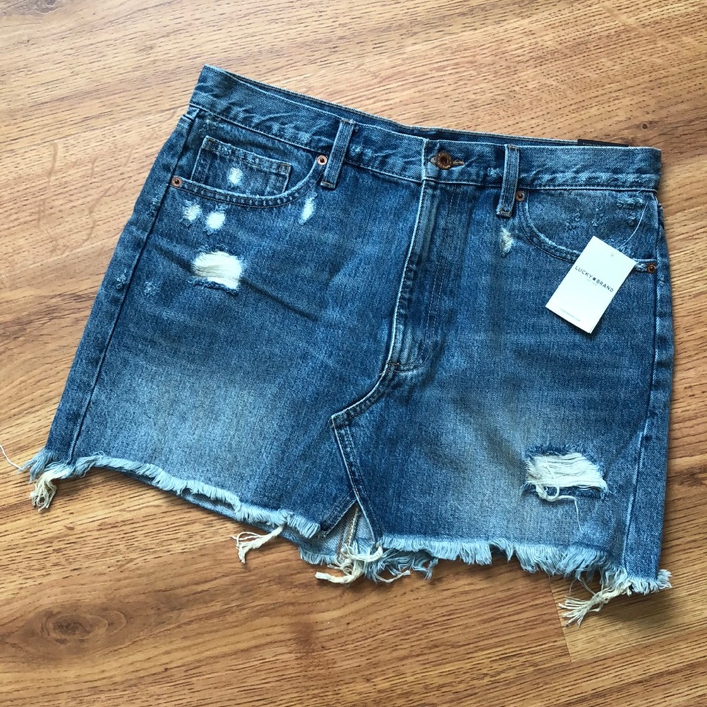 Our favorite mini denim skirt by lucky